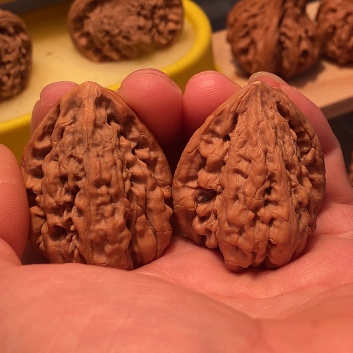 文玩核桃异形的核桃