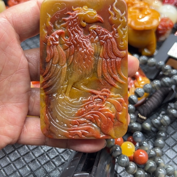 石英质玉（黄龙玉）颈饰未镶嵌