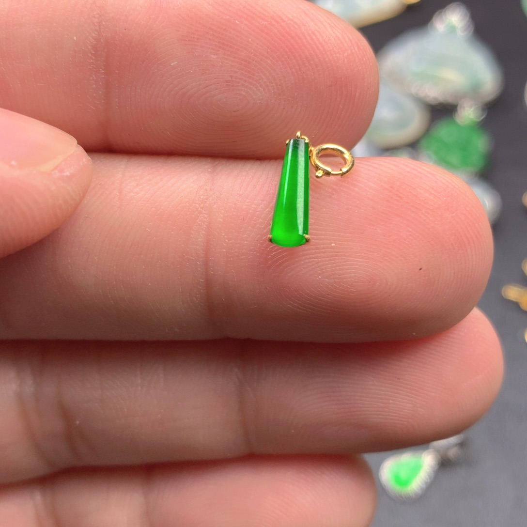 【闪购商品】颈饰18K金镶嵌翡翠翡翠