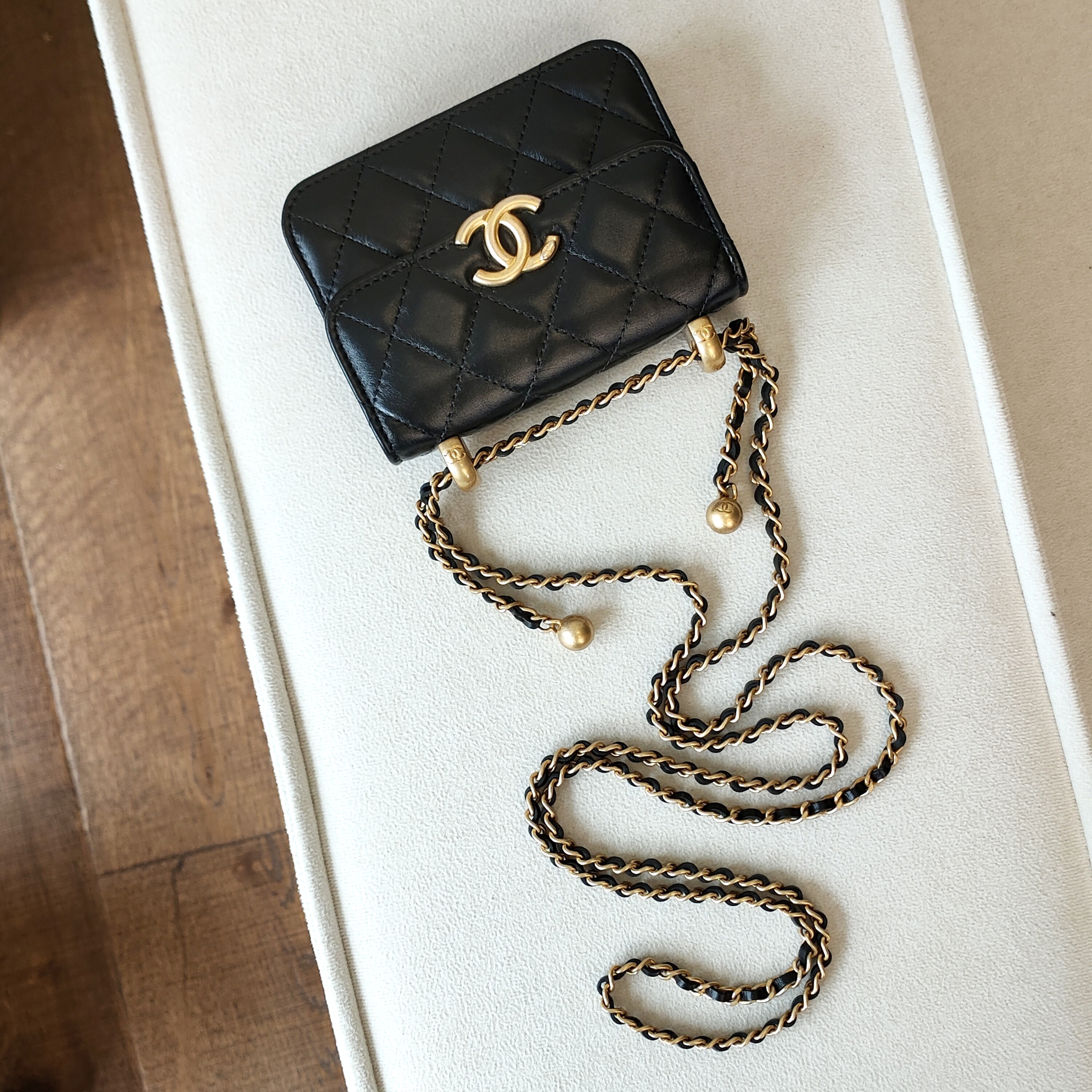 95新 Chanel/香奈儿 21A黑金油蜡皮双金珠mini woc斜挎包/48111