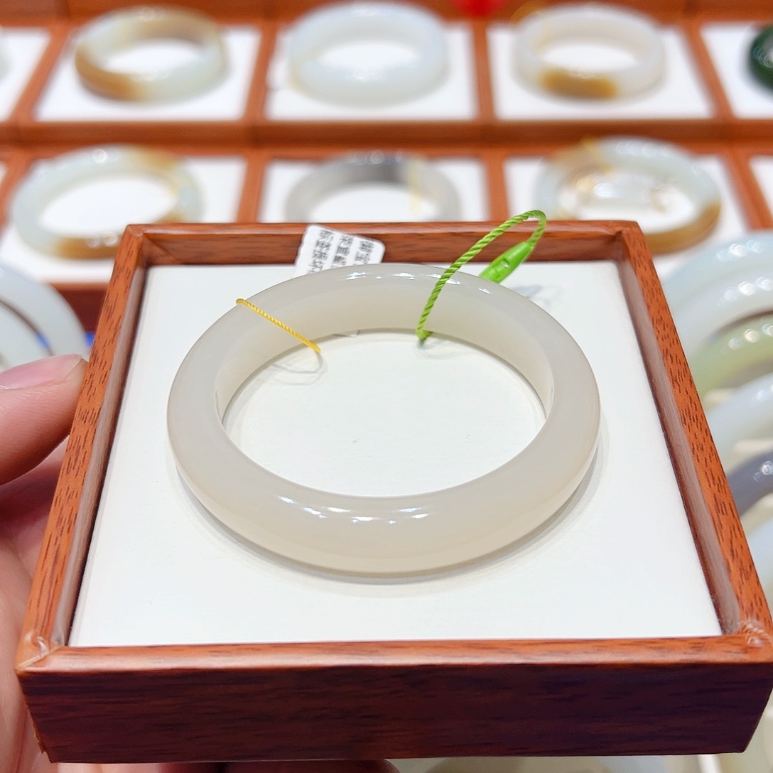 和田玉未镶嵌手镯贵妃冰藕粉