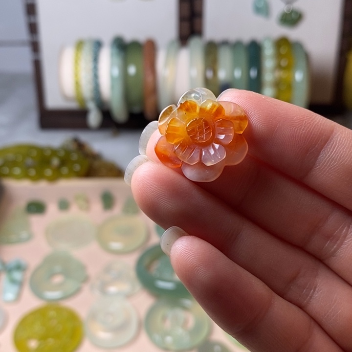 蛇纹石玉颈饰未镶嵌