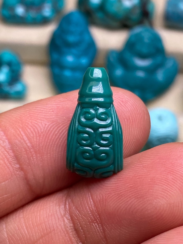 原矿绿松石佛头三通，尺寸：18.2/9.2mm