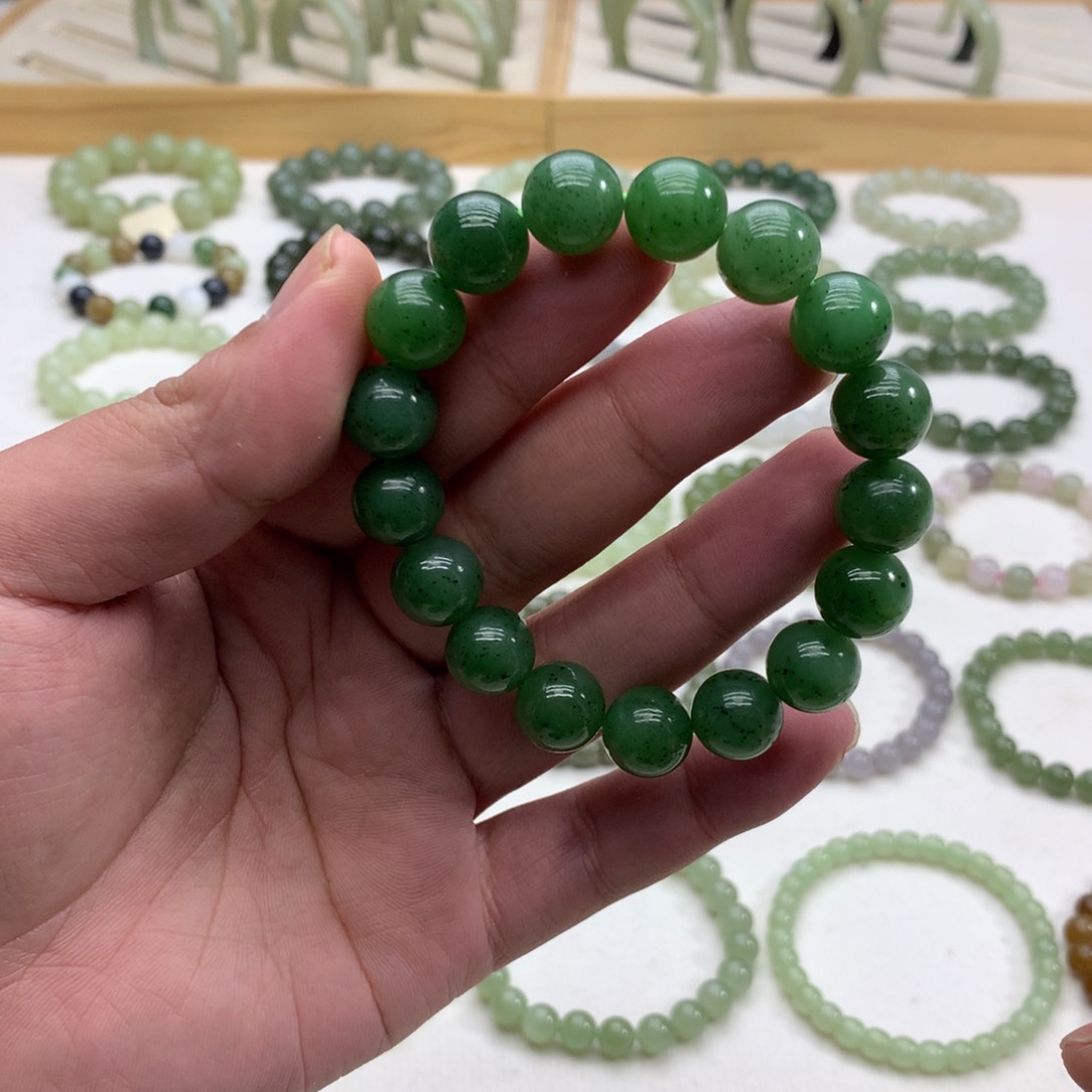 和田玉手串（猕猴桃碧玉12）未镶嵌