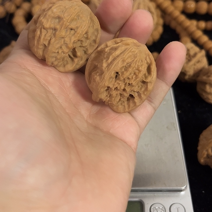 文玩核桃把件38左右微瑕野狼，编号017