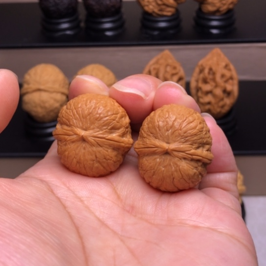 文玩核桃把件鸽子蛋11