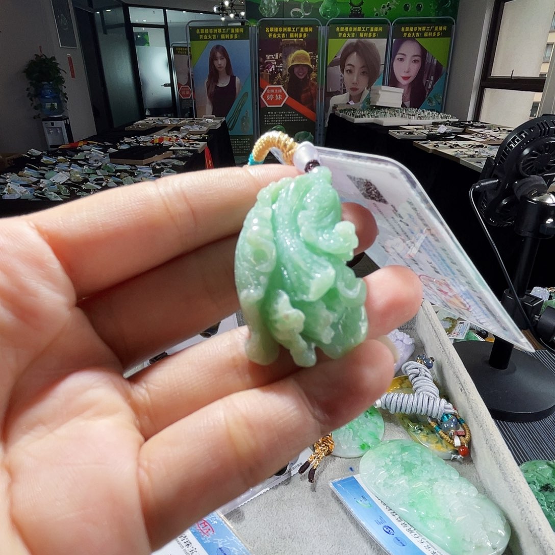 颈饰未镶嵌翡翠一