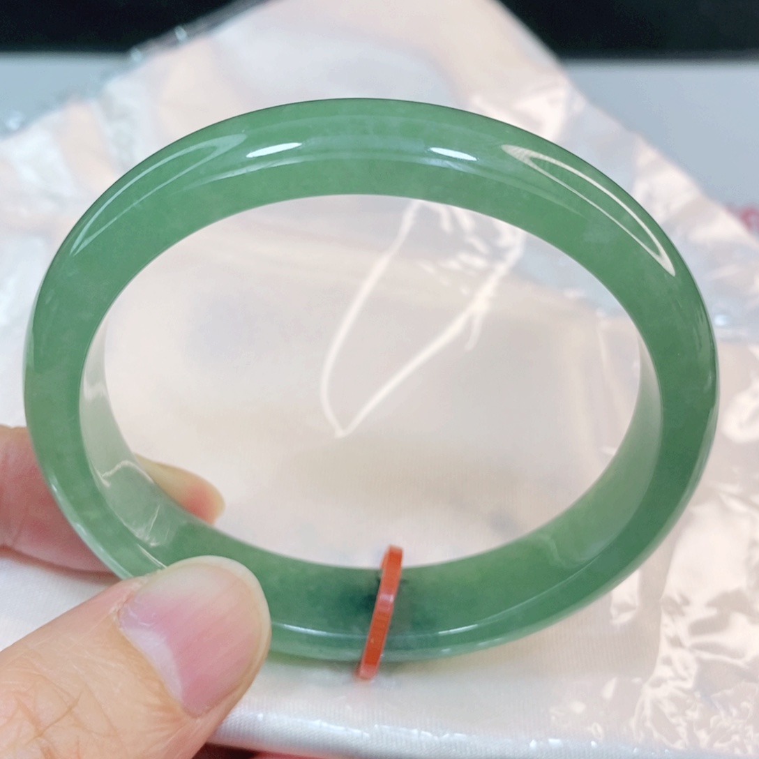 翡翠手镯未镶嵌56圈口贵妃