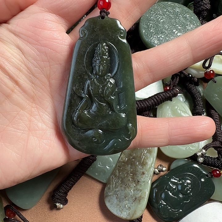 和田玉颈饰未镶嵌