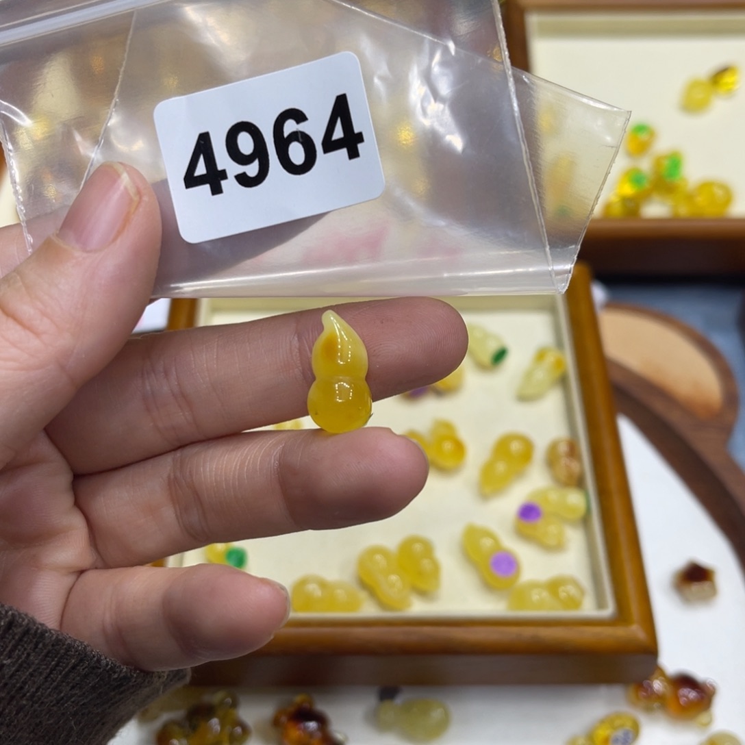 琥珀珠宝奇石未镶嵌