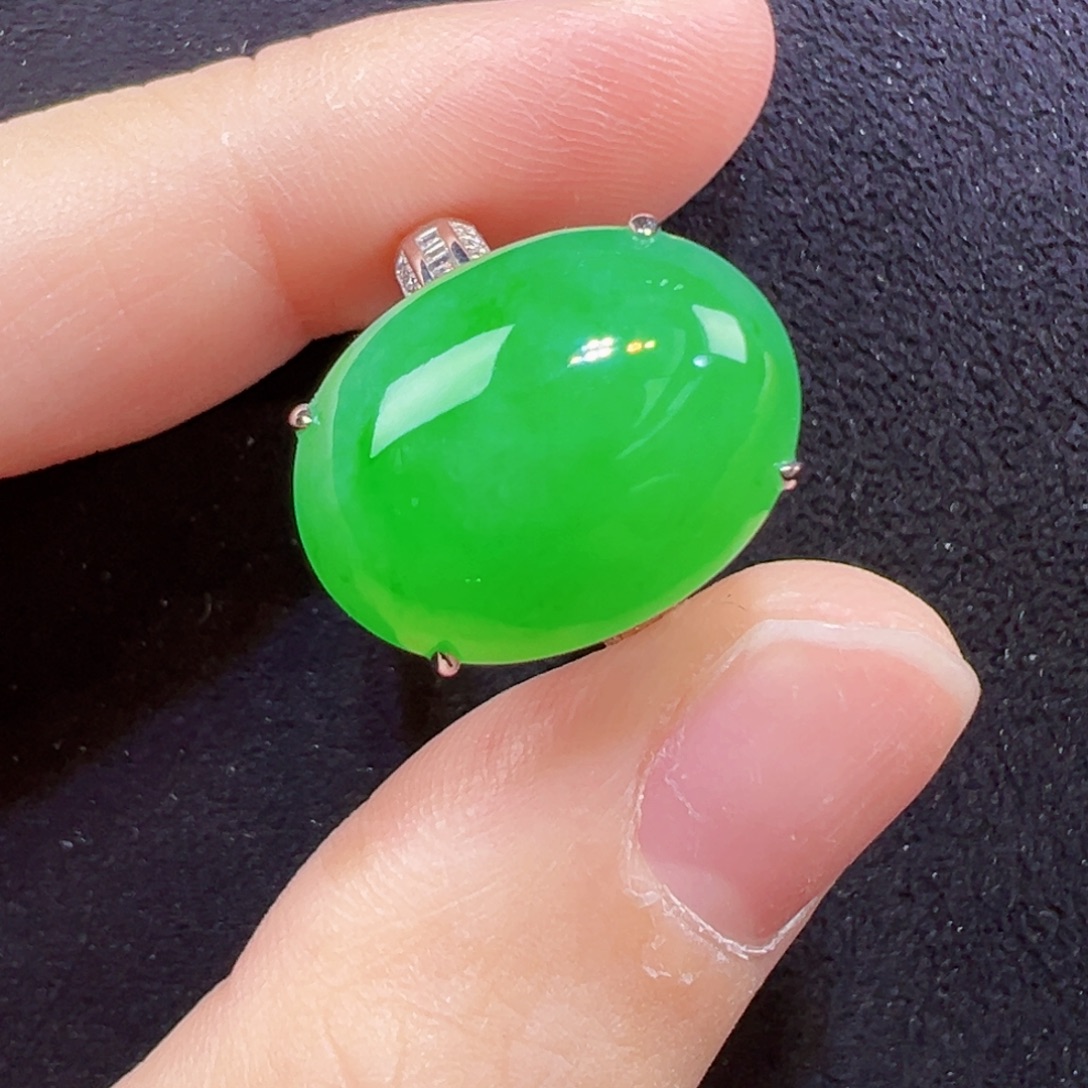 18K金镶嵌戒指翡翠戒指