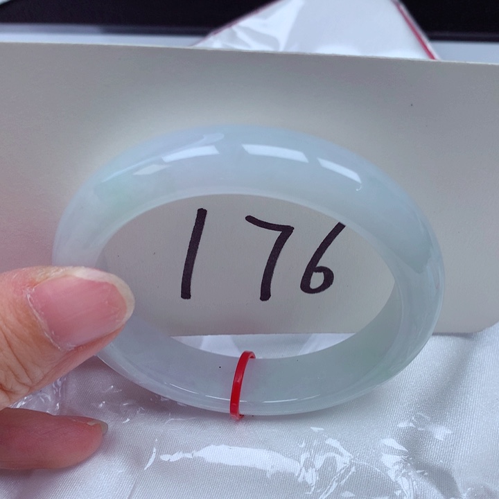 翡翠手镯未镶嵌翡翠