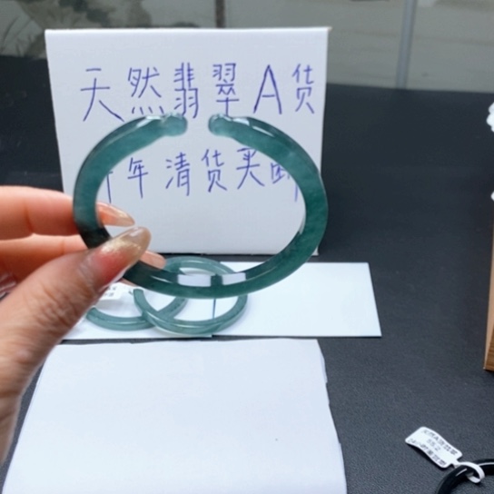 翡翠手镯未镶嵌乐**钟58尺寸不退换