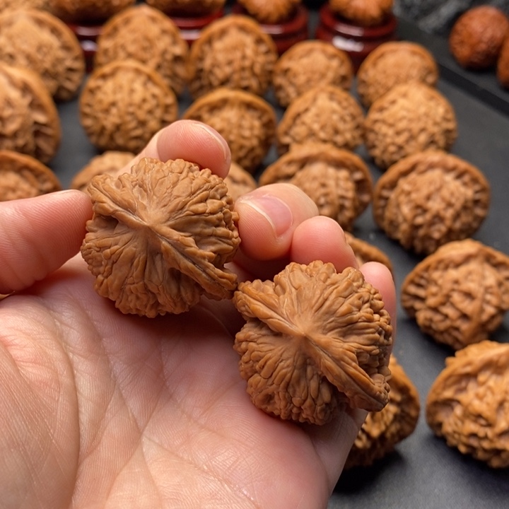 天***下文玩核桃把件37尺虎头