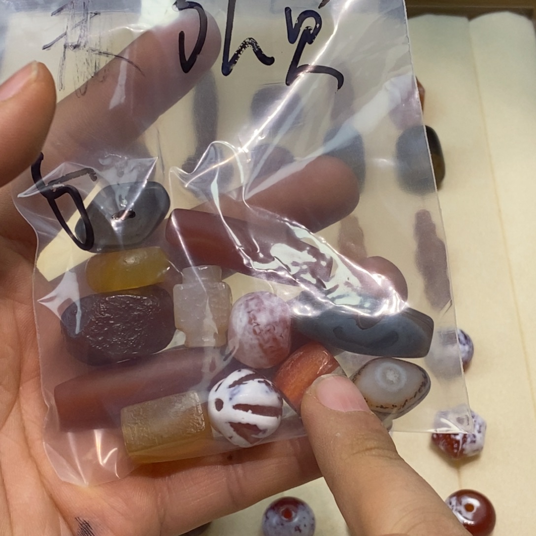 弘***觉玛瑙/玉髓未镶嵌珠宝半成品