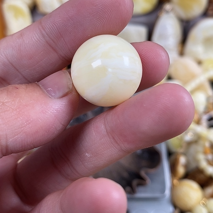 琥珀裸石未镶嵌?****曲我