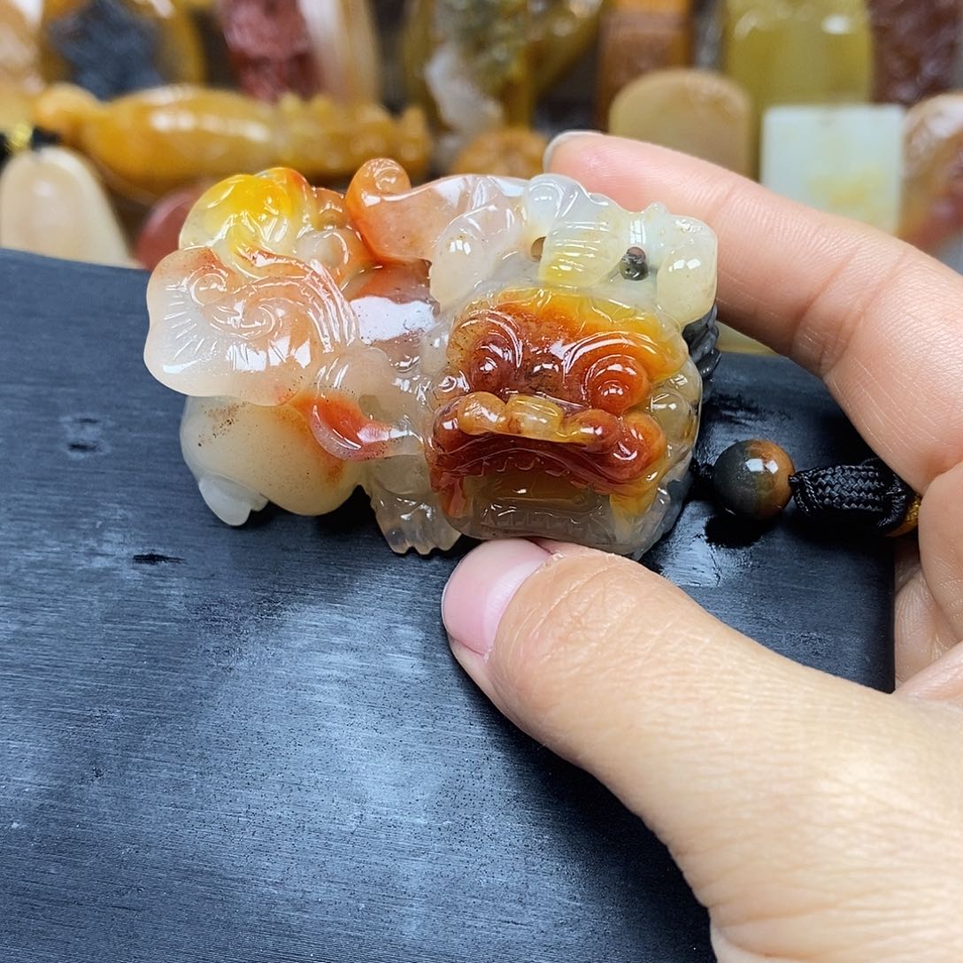 石英质玉（黄龙玉）颈饰未镶嵌