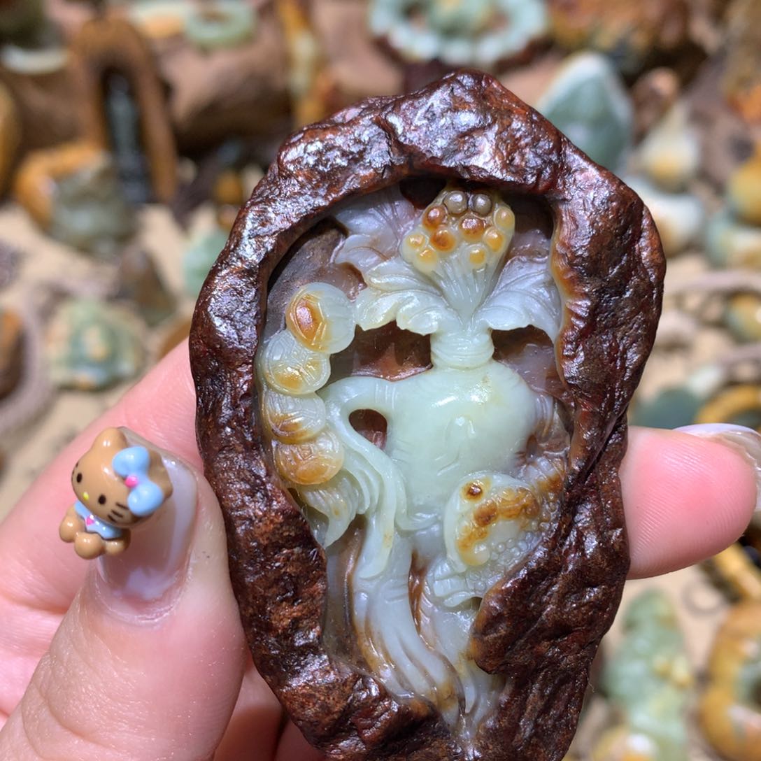 岫岩河磨玉（透闪石质玉）挂件未镶嵌果***乓