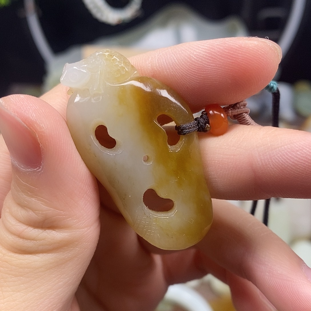 和田玉颈饰未镶嵌4