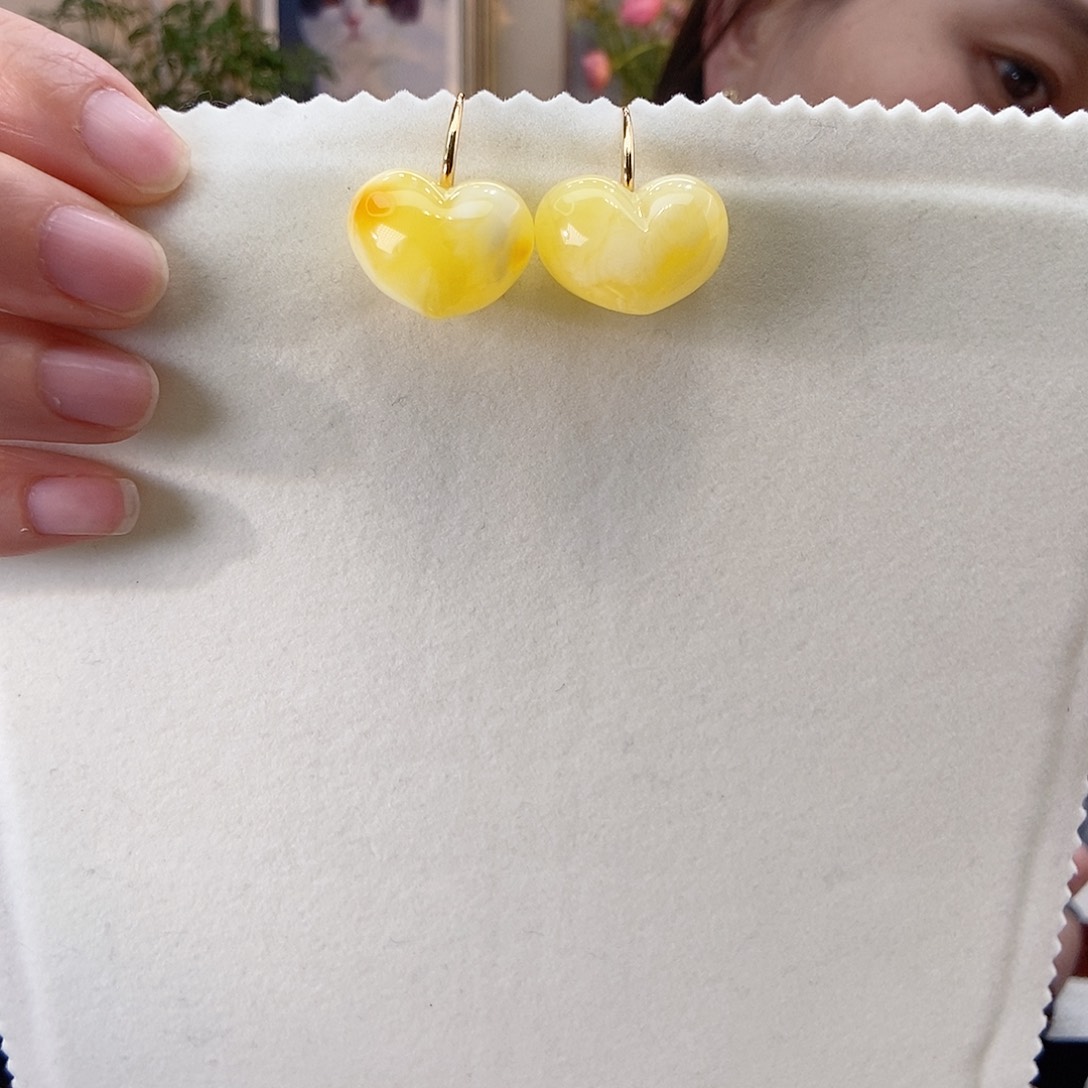 蜜蜡耳饰18K金镶嵌爱心