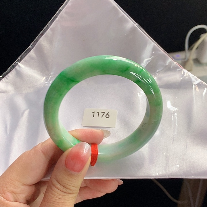 翡翠手镯未镶嵌03。