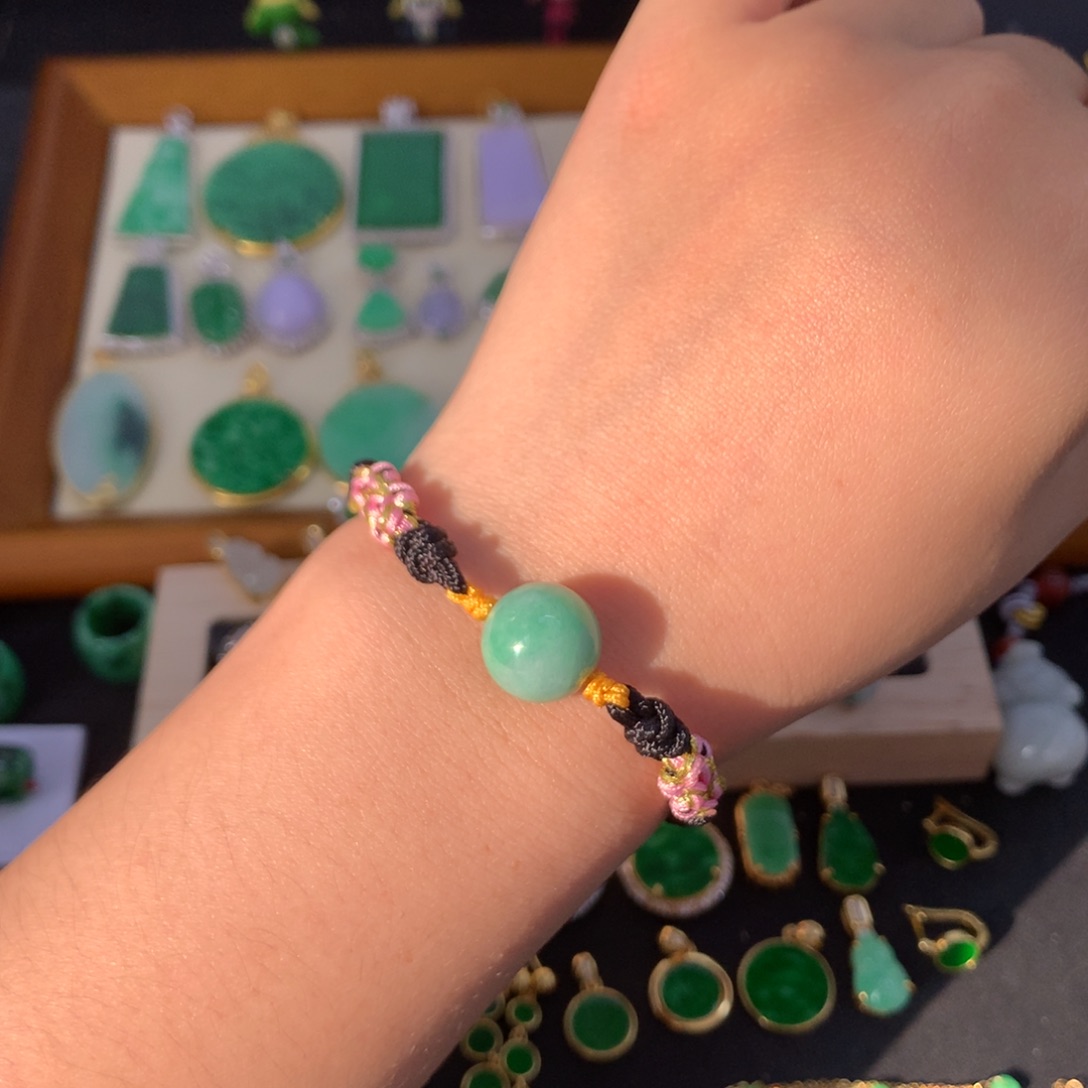 翡翠未镶嵌手绳有纹裂