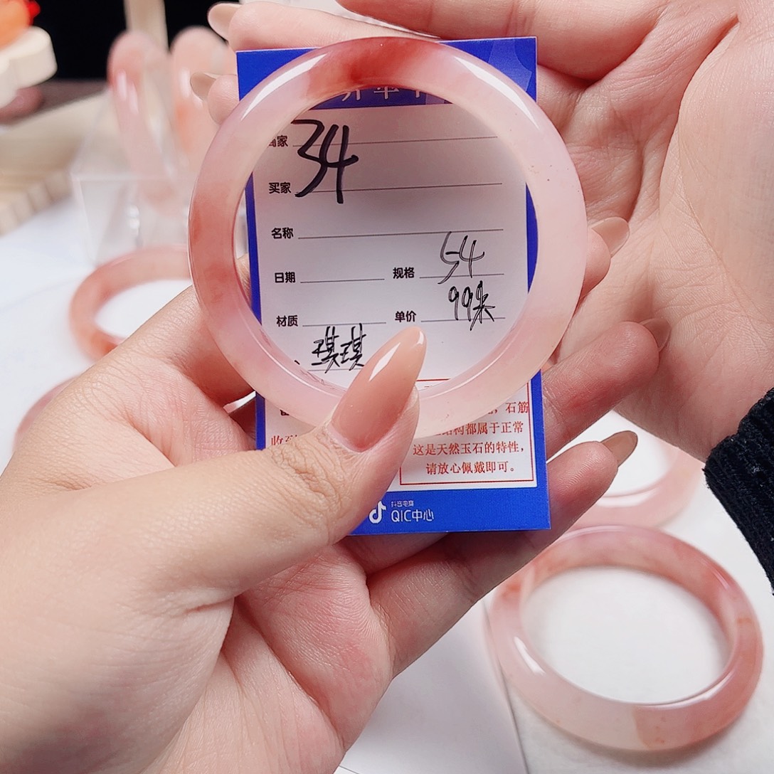 琪***琪石英质玉未镶嵌手镯