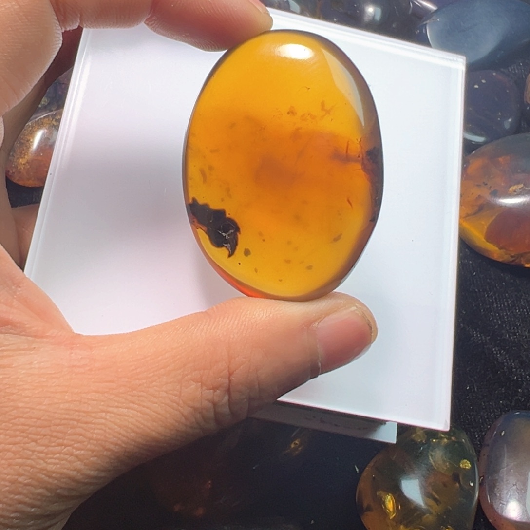 琥珀裸石未镶嵌吊坠