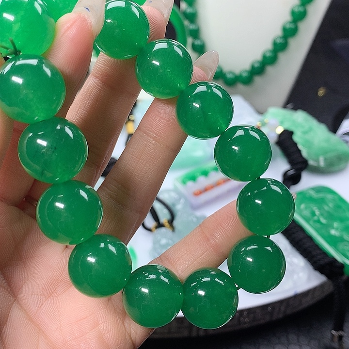 翡翠吊坠(赠链)未镶嵌