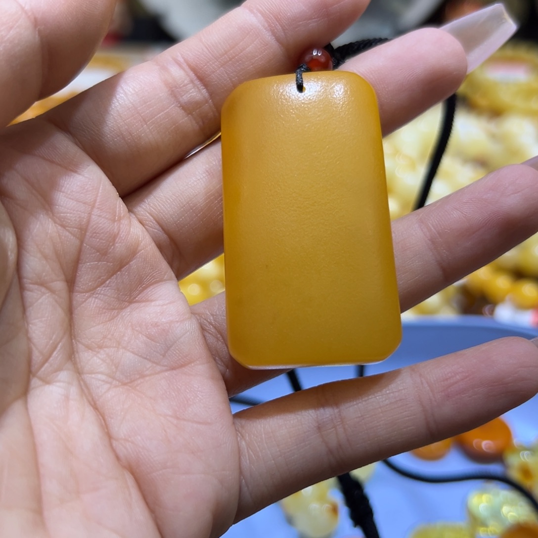 琥珀珠宝奇石未镶嵌