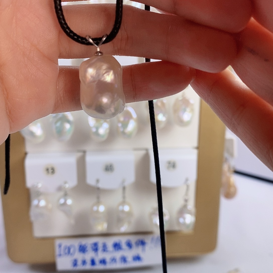 合金无925银配白巴吊坠