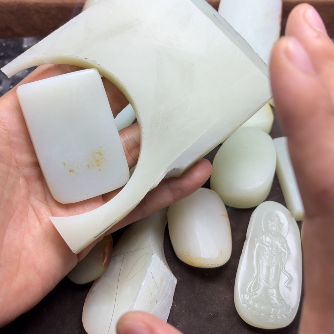 聽***生定制和田玉未镶嵌挂件