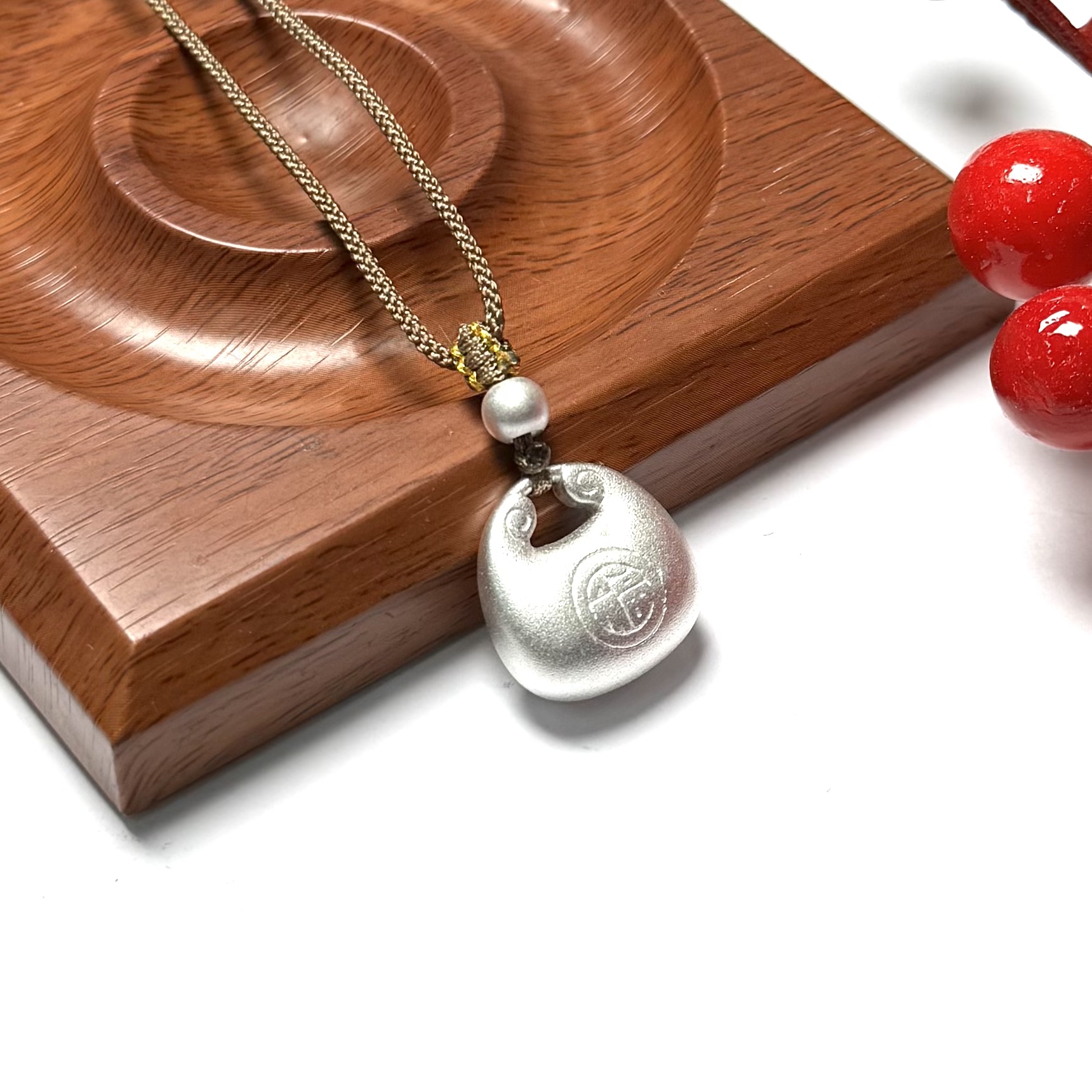 通体 里外一致纯箔臻奢品t131时尚吊坠