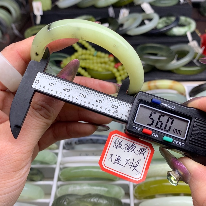 蛇纹石玉手镯未镶嵌-****-2131