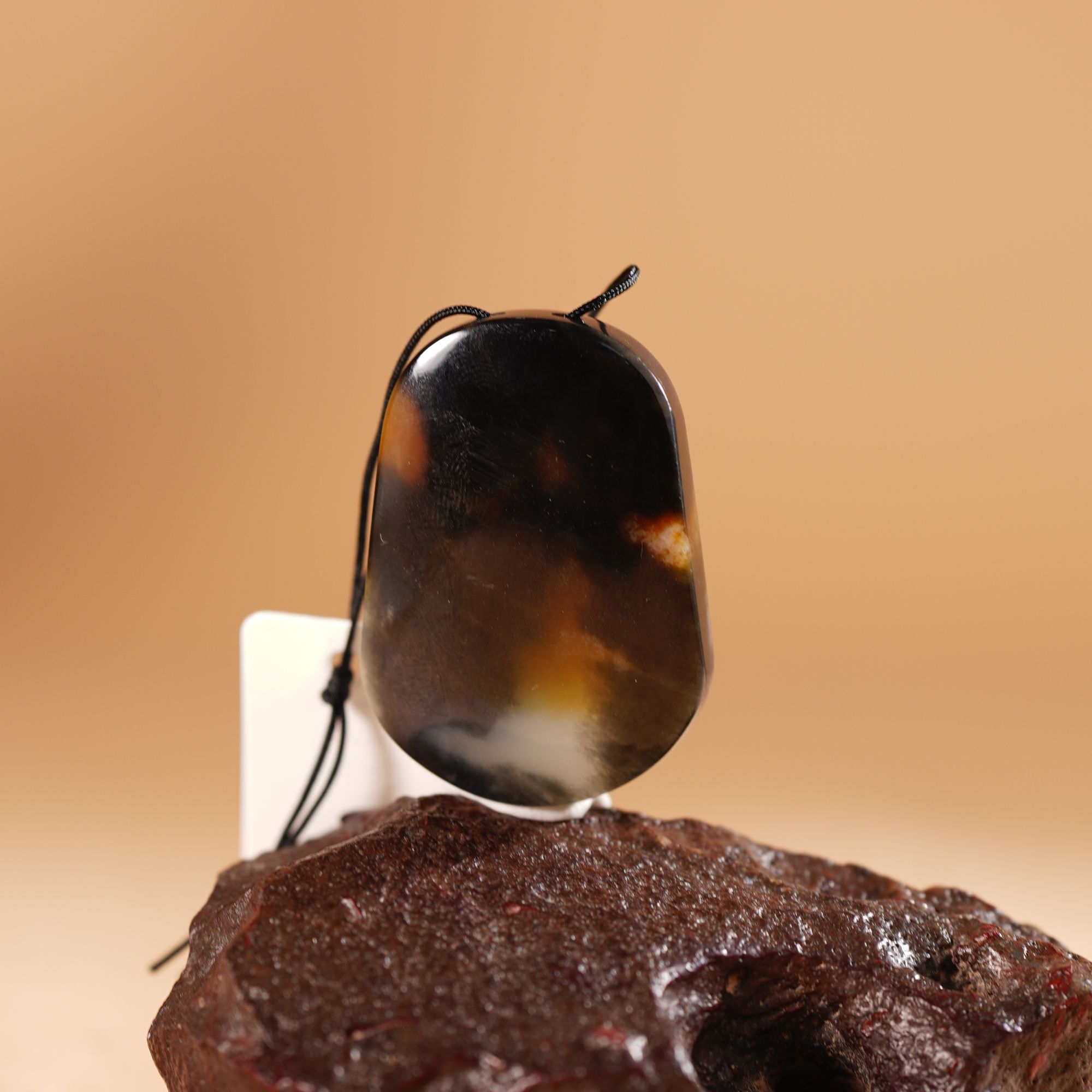 HT130205和田玉楼兰三色无事牌吊坠