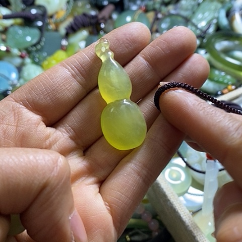 岫玉颈饰未镶嵌挂件
