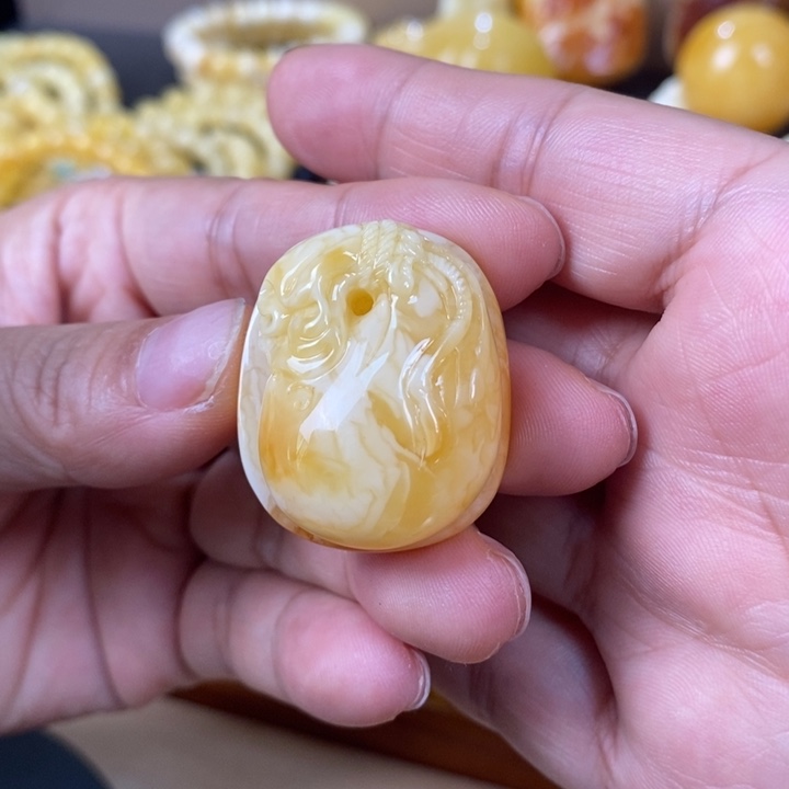 未镶嵌琥珀裸石吊坠