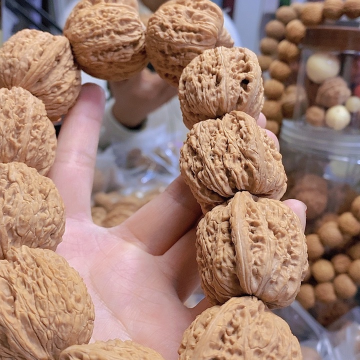 【闪购商品】文玩核桃把件37.5绣球手持