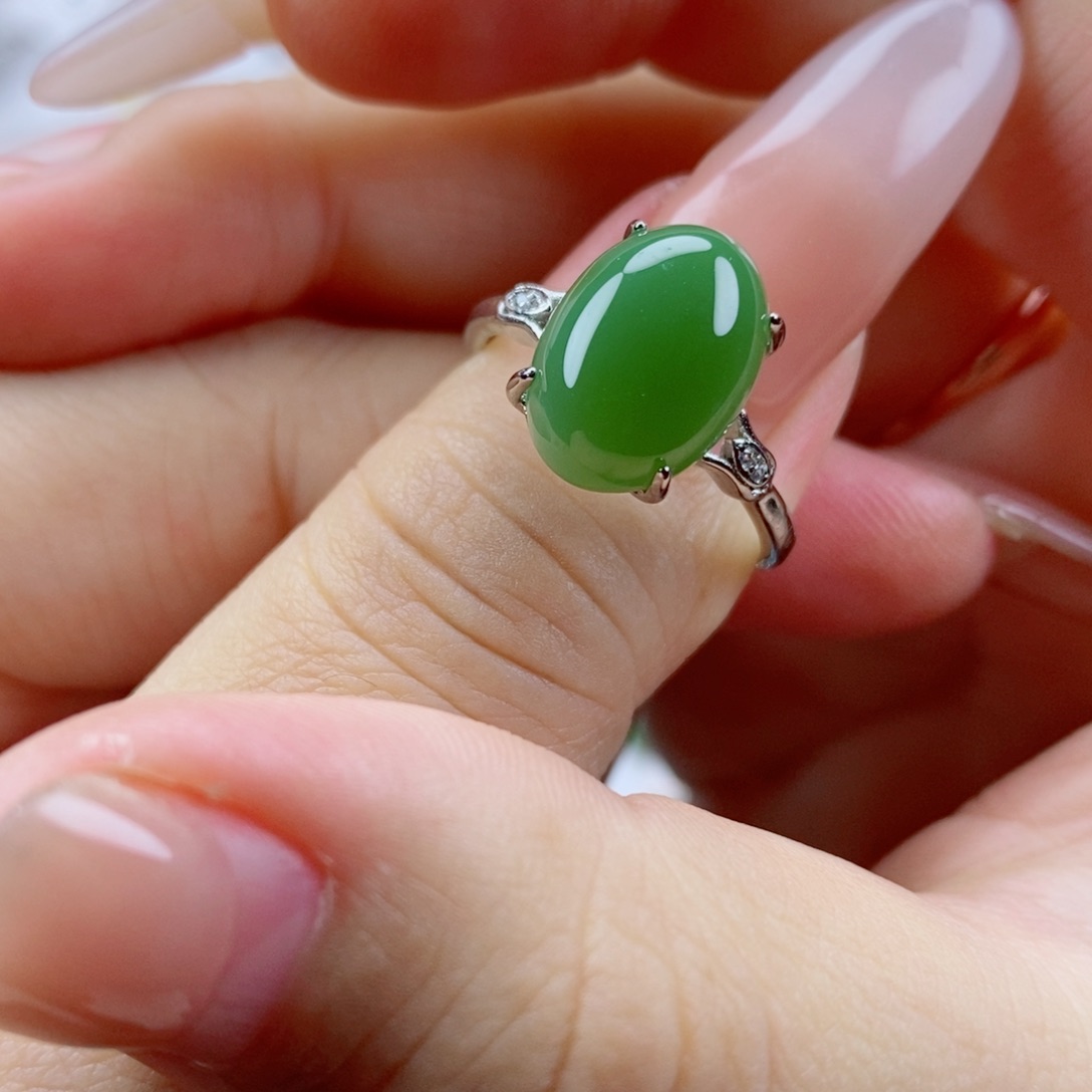 未镶嵌戒指和田玉