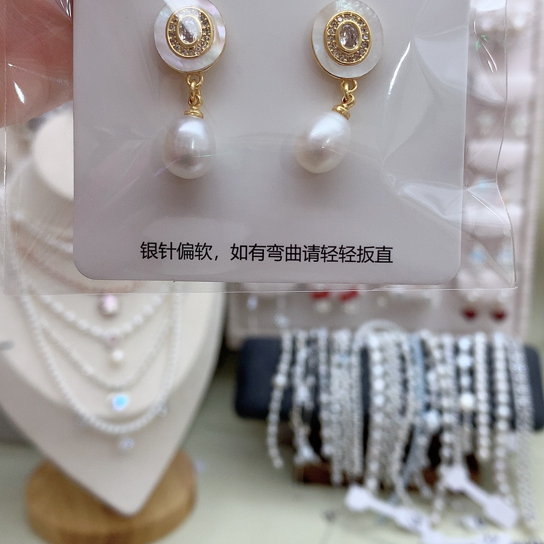 淡水珍珠银S925镶嵌耳饰