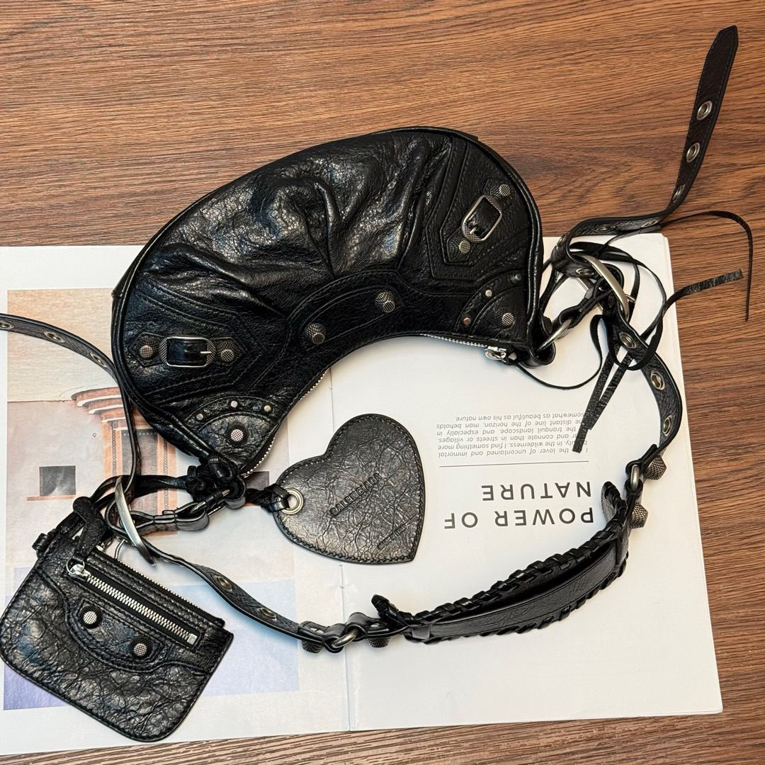 95新 Balenciaga/巴黎世家 黑银山羊皮lecagolexs腋下包691346482
