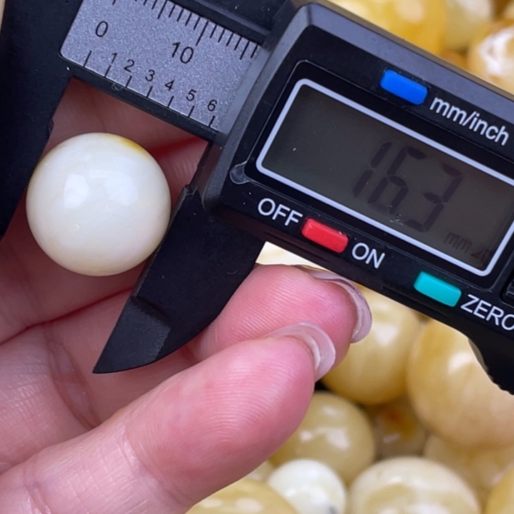 蜜蜡未镶嵌裸石微瑕568