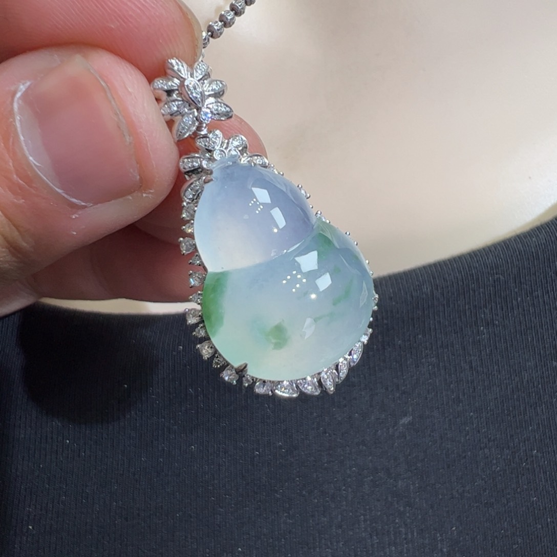 翡翠吊坠(不含链)18K金镶嵌