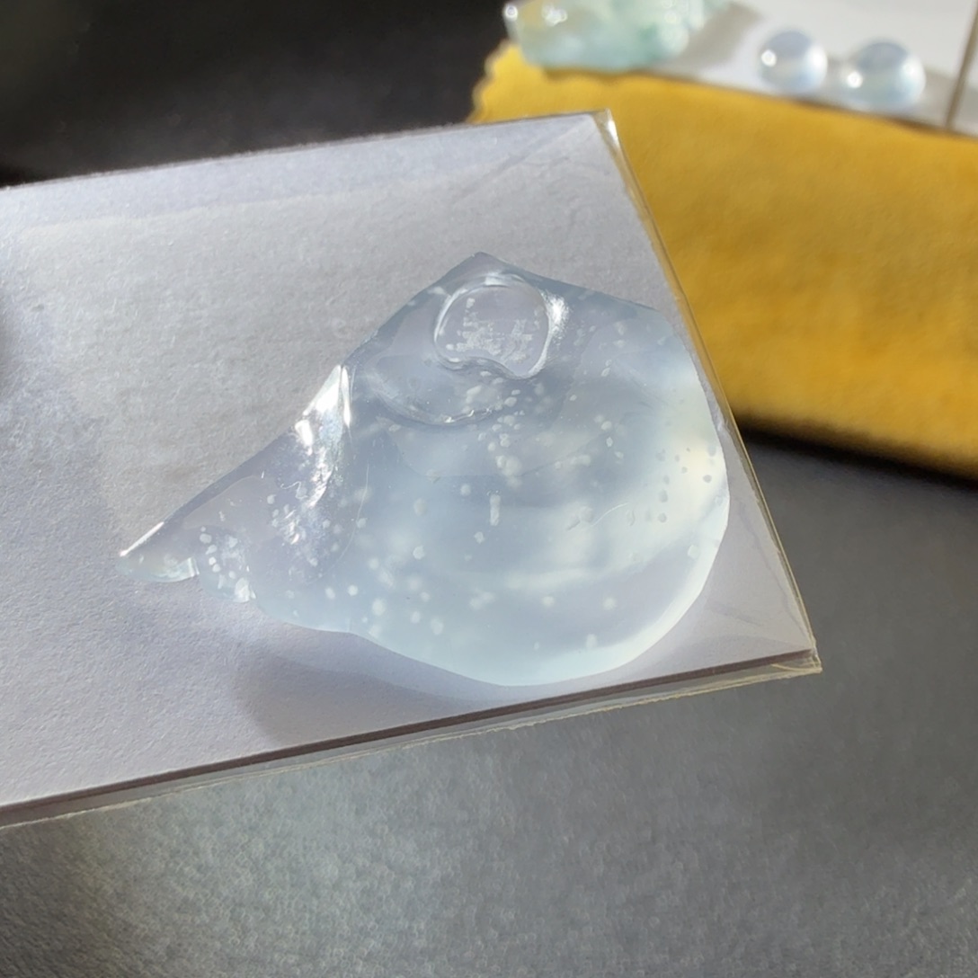 翡翠未镶嵌颈饰珠光宝气