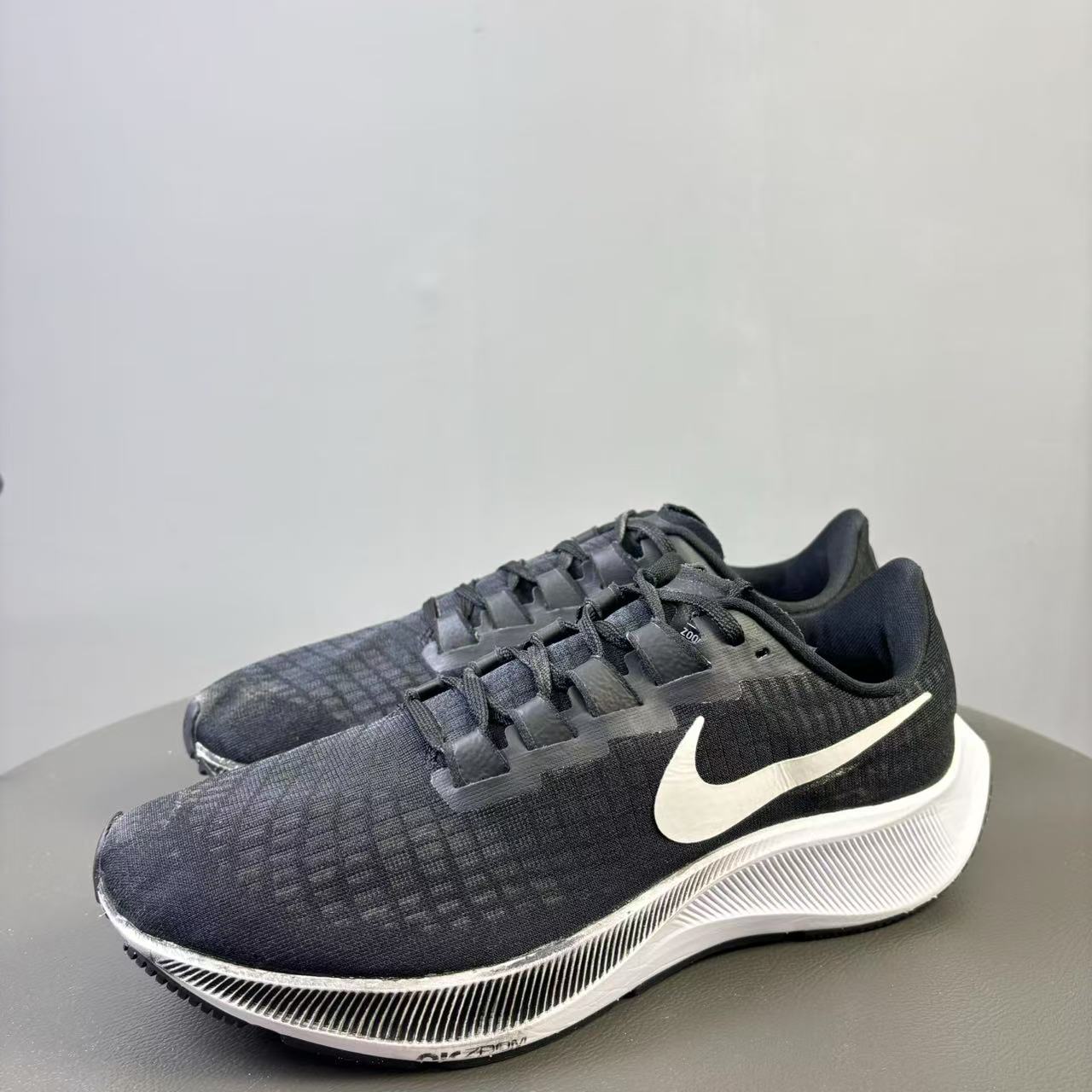 95新 maje 43码 飞马37黑白跑鞋 非原盒