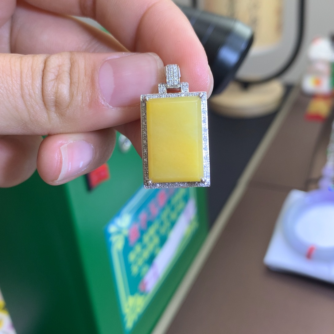 翡翠颈饰18K金镶嵌翡翠