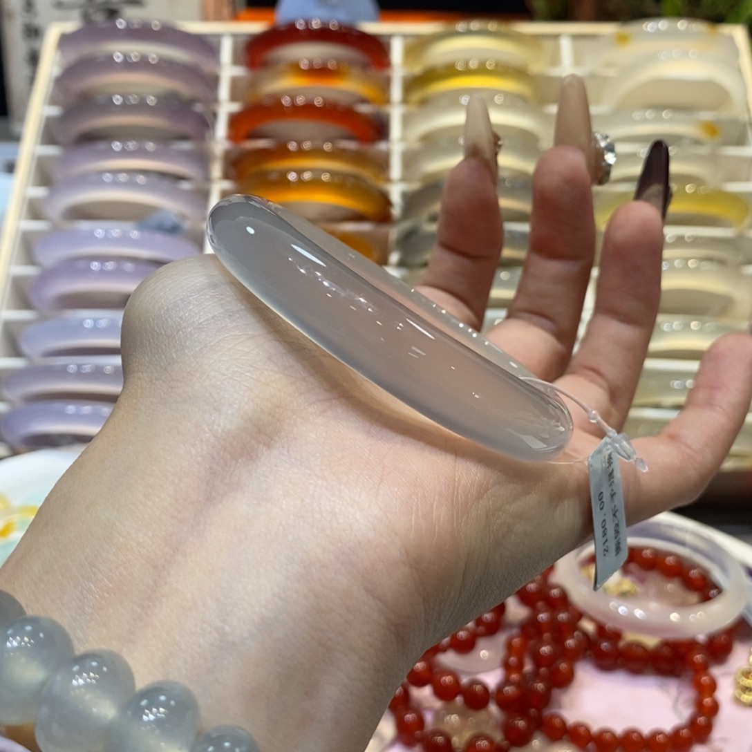 薯****玛瑙/玉髓未镶嵌手镯