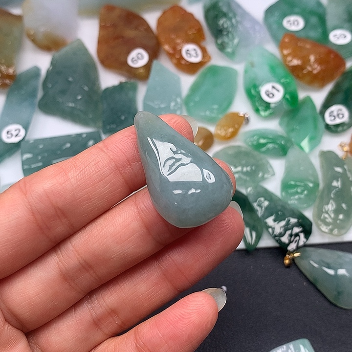 翡翠未镶嵌颈饰随型