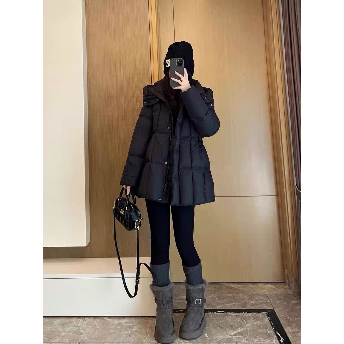 2025冬季新款气质收腰修身显瘦连帽加厚羽绒服