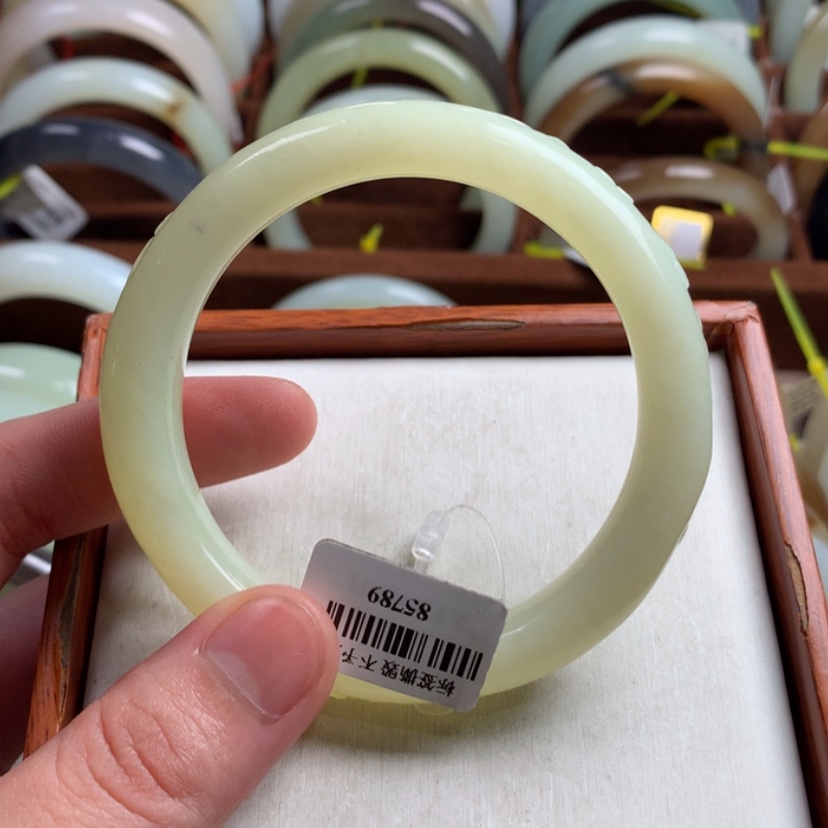 【闪购商品】和田玉手镯未镶嵌56